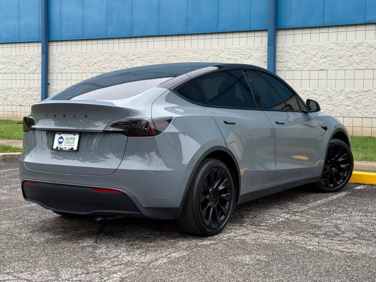 Used 2023 Tesla Model Y Long Range AWD/4WD image 5