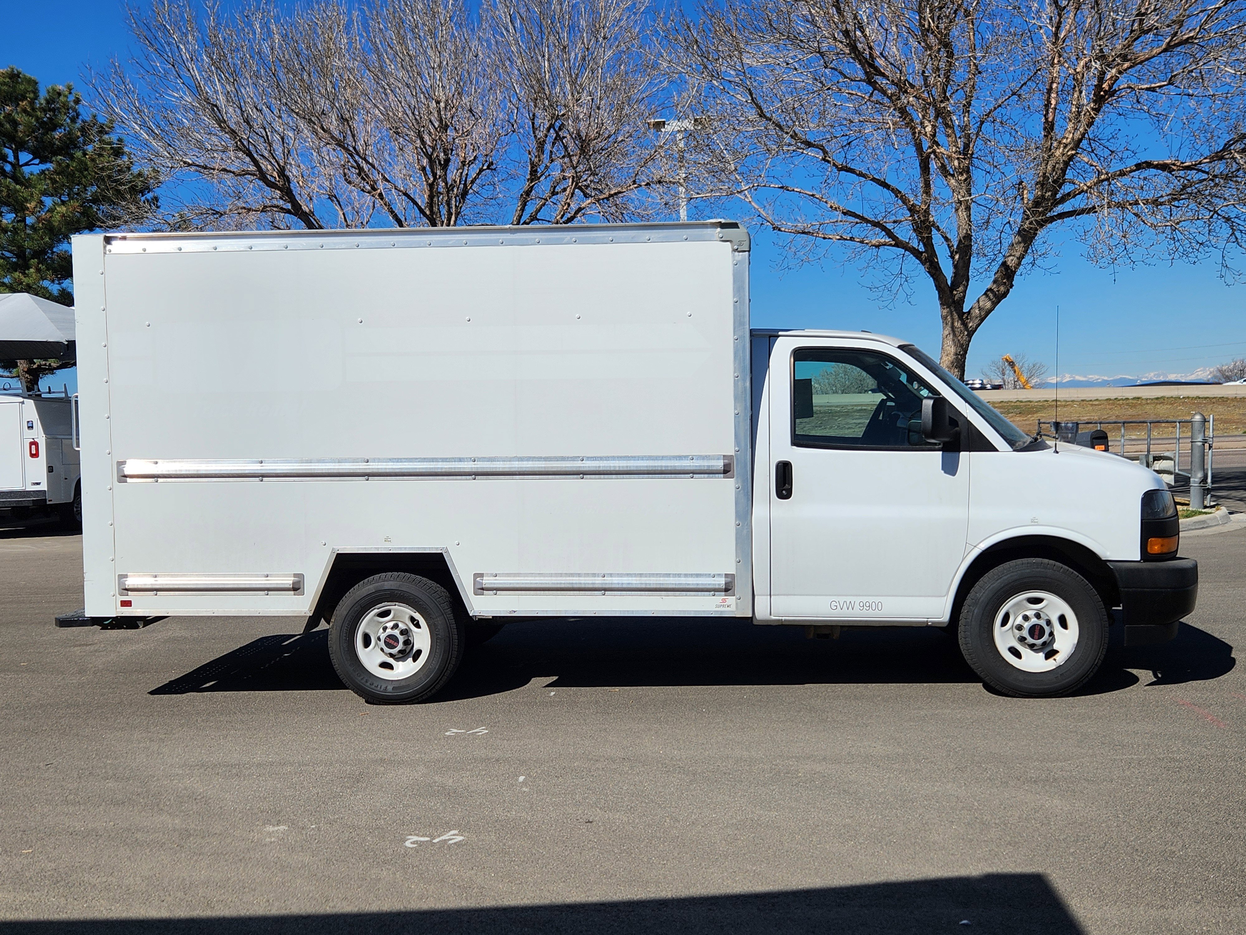 Used 2022 GMC Savana 3500 CUTWAY w/ Power Convenience Package RWD image 2