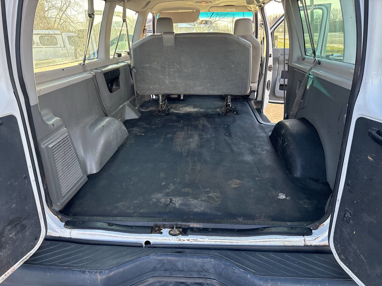 Used 2011 Ford E-150 and Econoline 150 Wagon w/ PWR Windows & Locks Group image 17