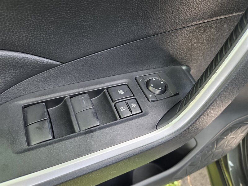 Used 2022 Toyota RAV4 LE AWD/4WD image 13