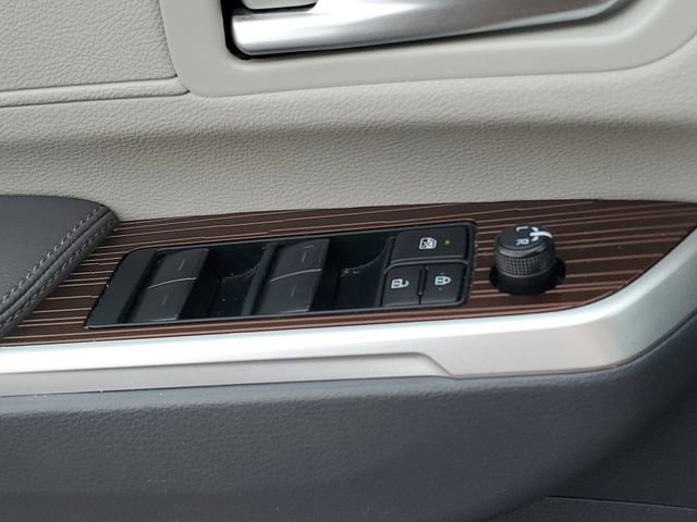 Used 2023 Toyota Sienna XLE image 24