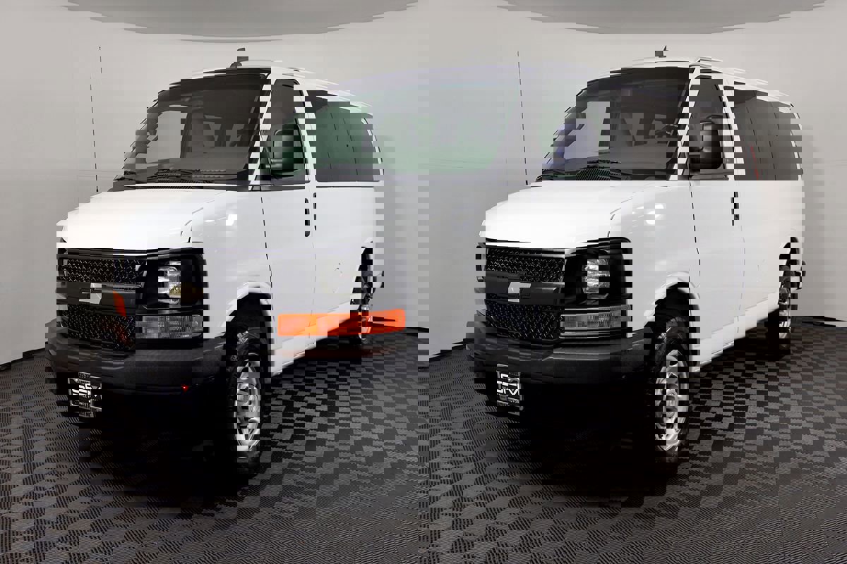 Used 2016 Chevrolet Express 2500 LS RWD image 2