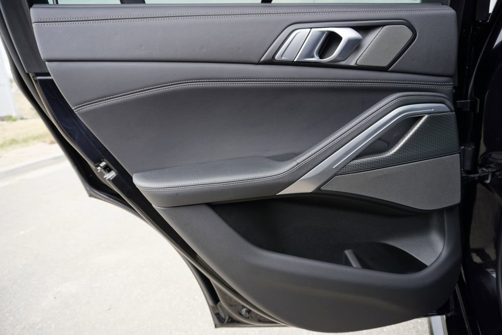 Used 2023 BMW X6 xDrive40i w/ Executive Package image 28