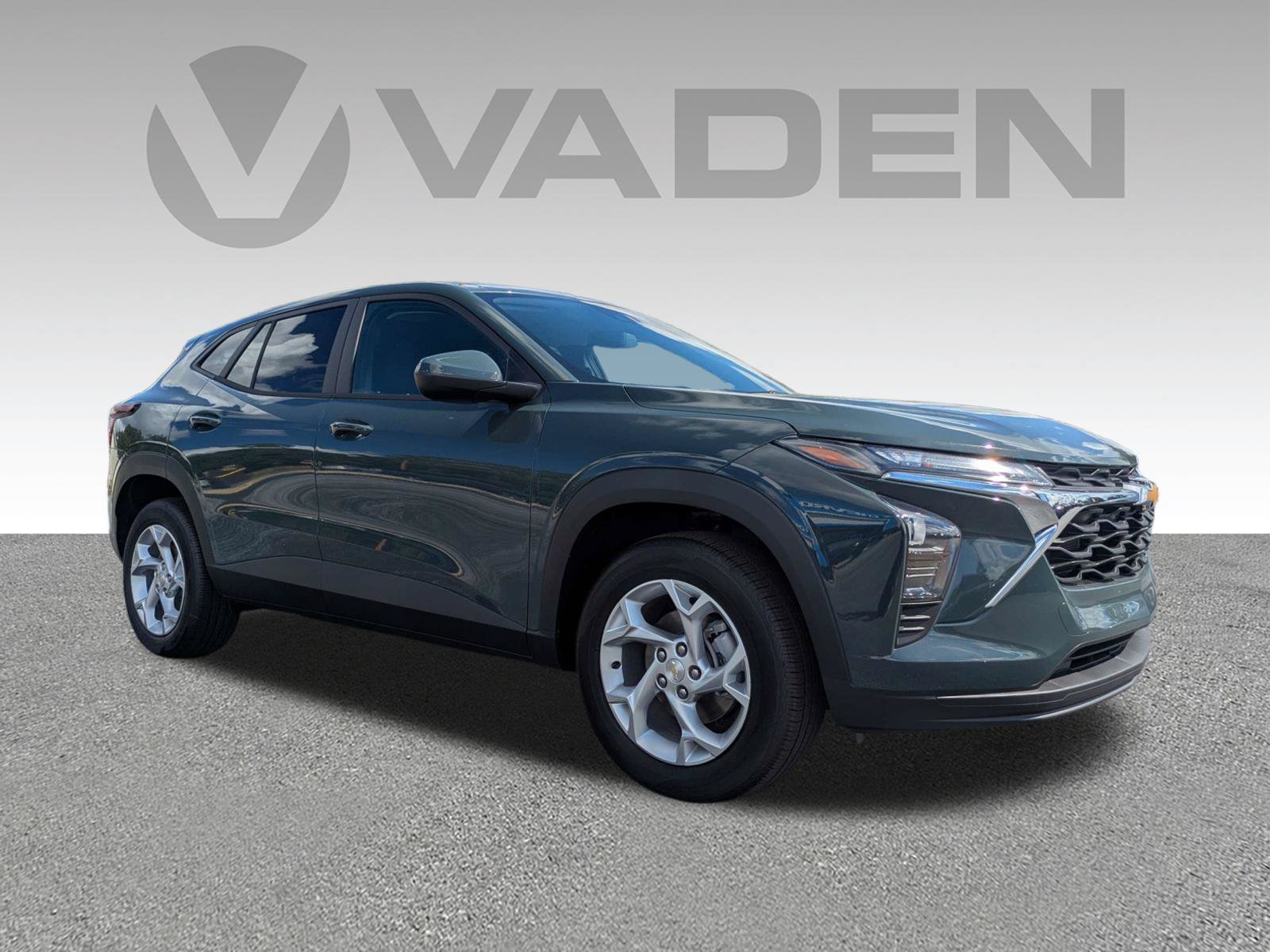 New 2026 Chevrolet Trax LS w/ LS Convenience Package FWD image 3