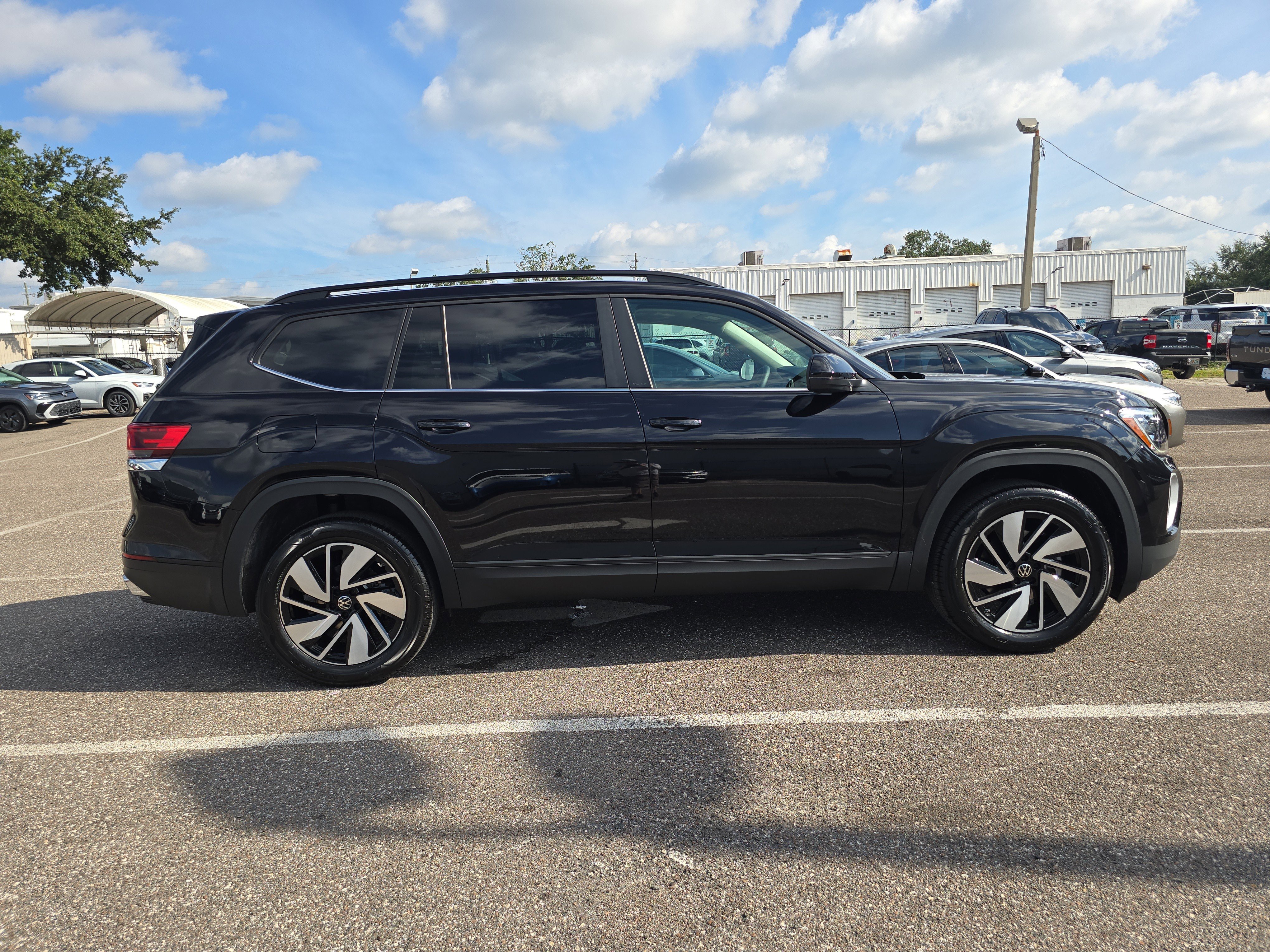 New 2026 Volkswagen Atlas SE image 4