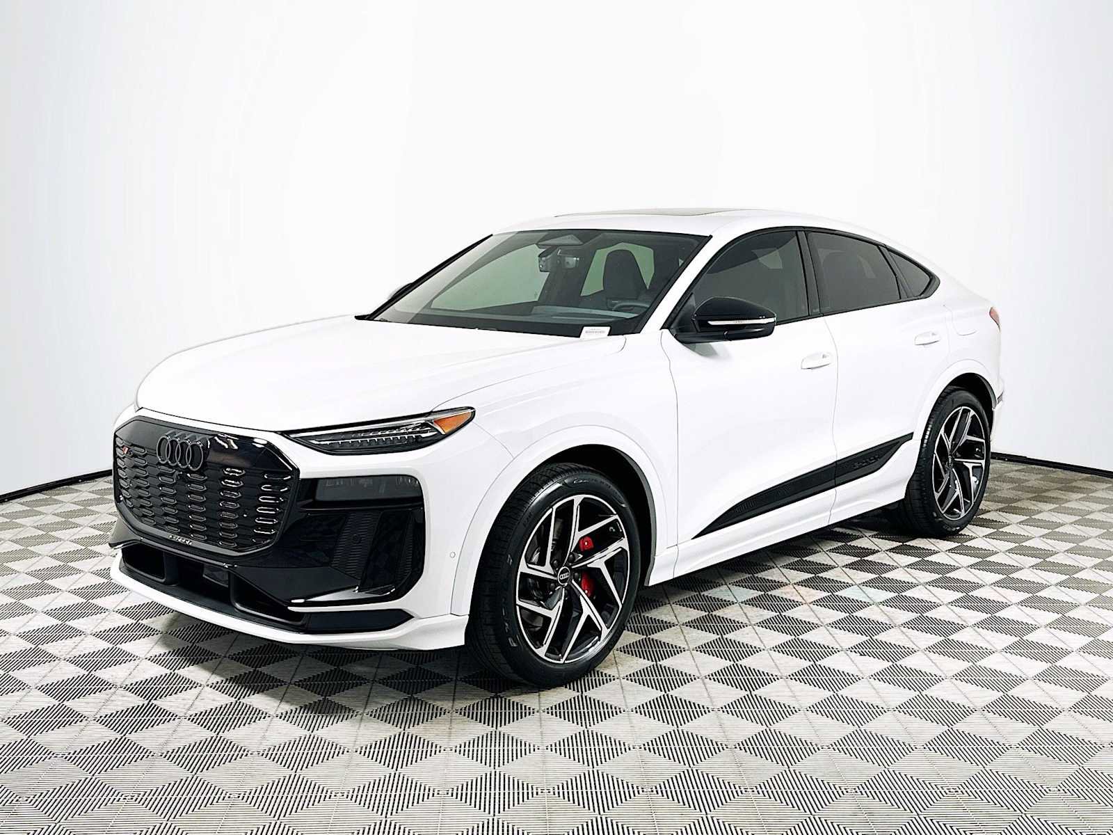New 2027 Audi SQ6 e-tron Premium Plus AWD/4WD image 3