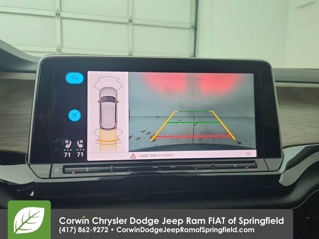 Used 2025 Volkswagen Atlas SE image 25