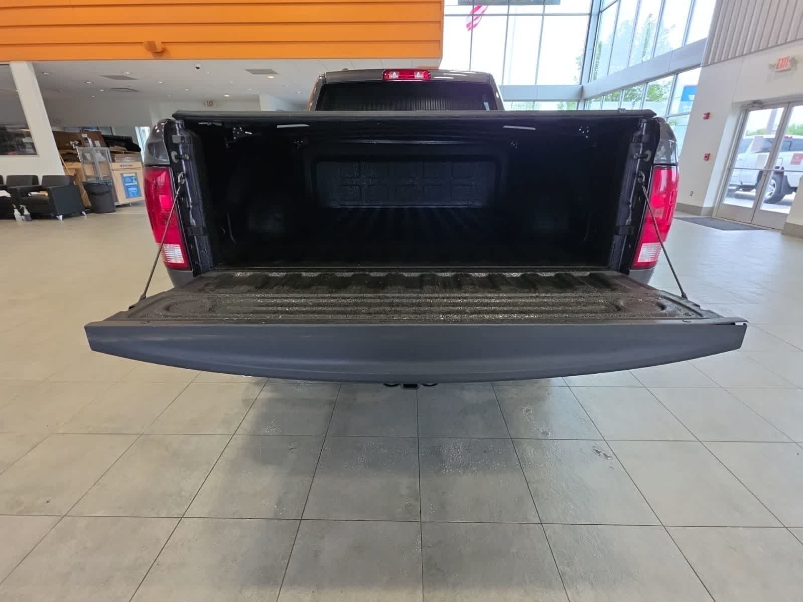 Used 2017 RAM 1500 Express AWD/4WD image 10
