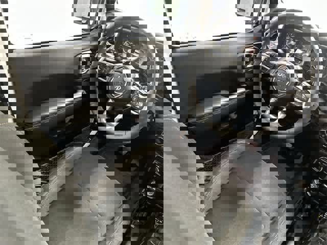 Used 2024 Jeep Wrangler Sahara image 12