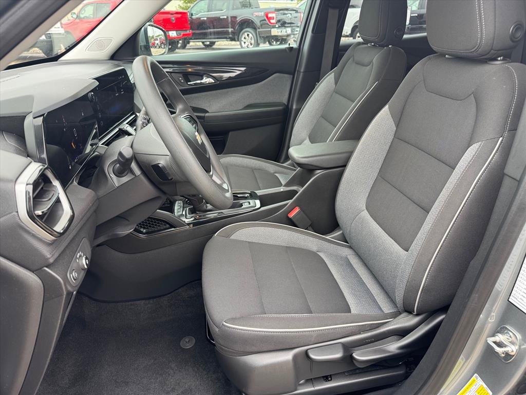Used 2025 Chevrolet TrailBlazer LT AWD/4WD image 6
