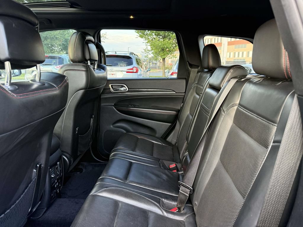 Used 2018 Jeep Grand Cherokee Trailhawk w/ Trailhawk Luxury Group AWD/4WD image 17