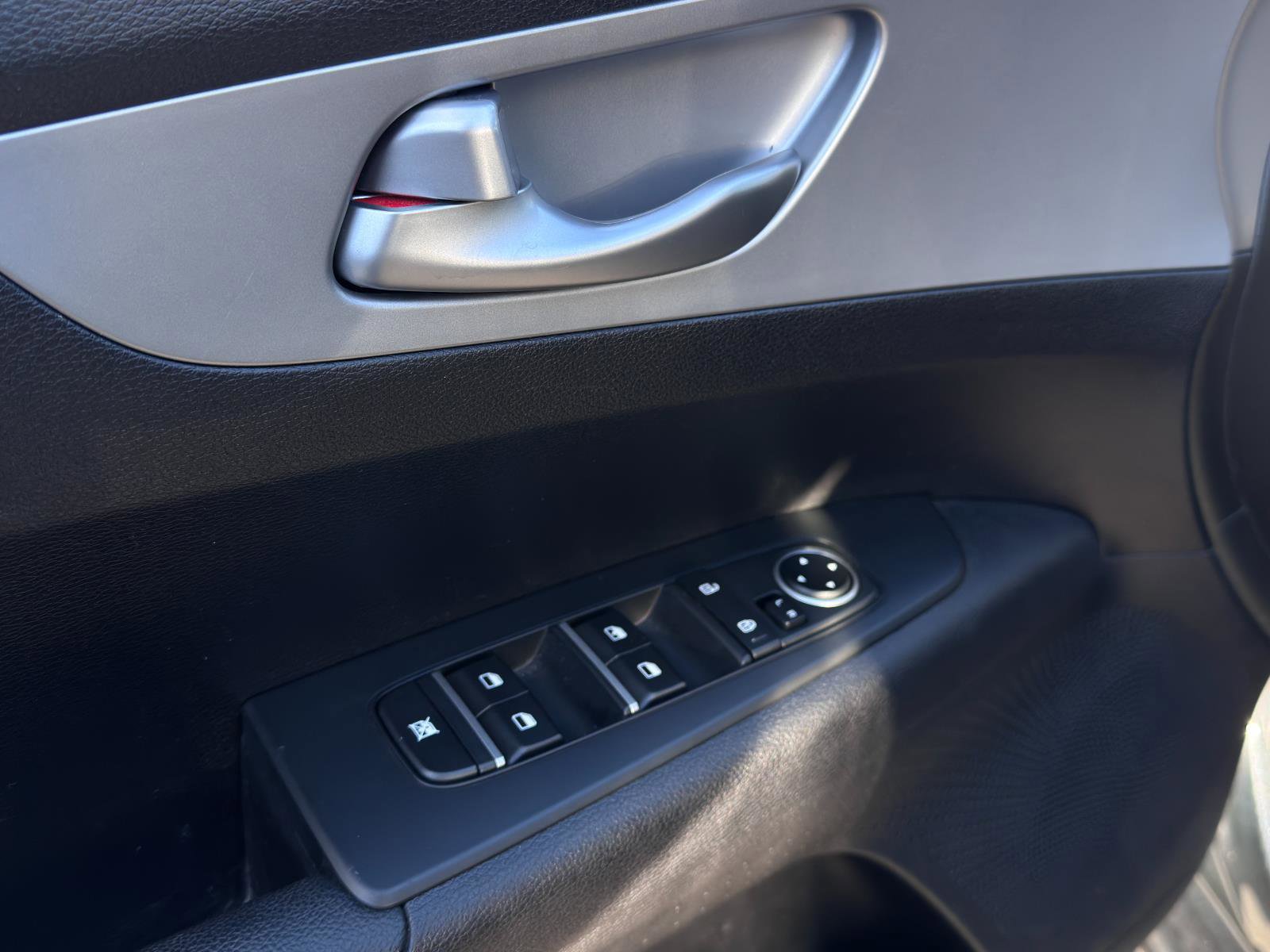 Used 2023 Kia Forte LXS image 13