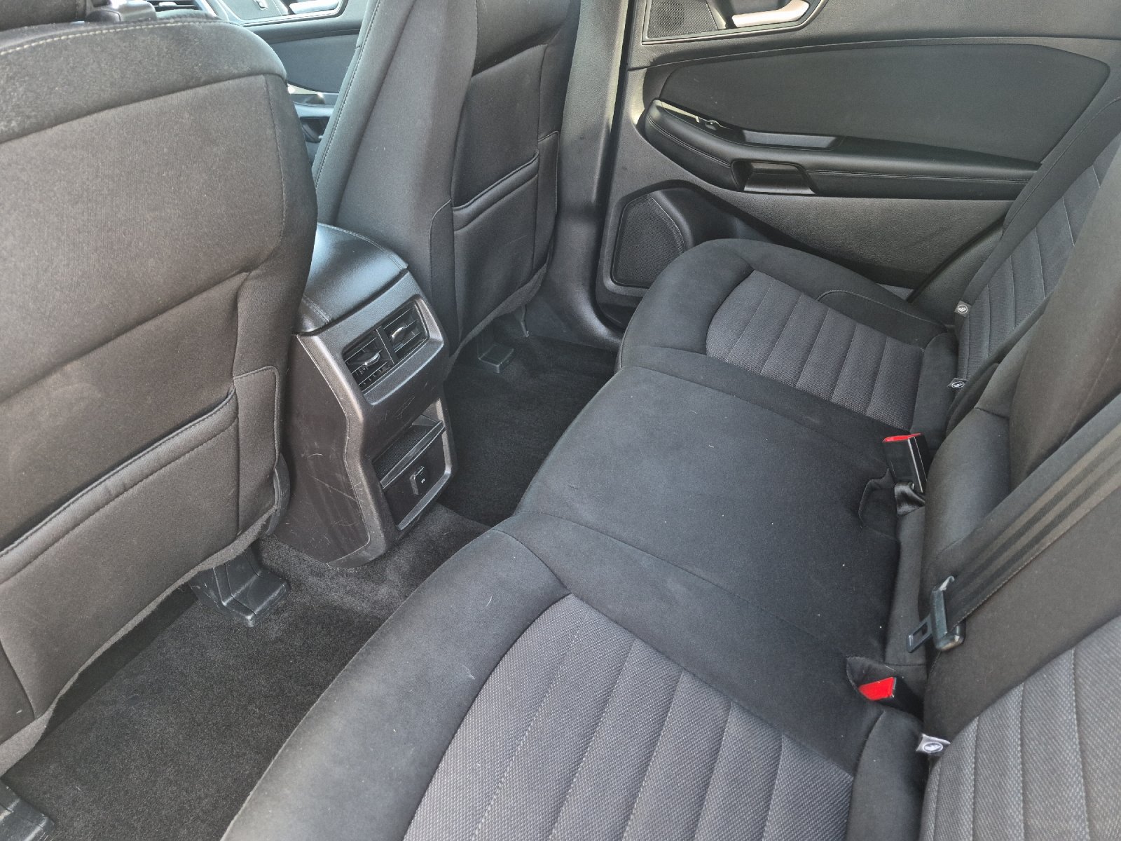 Used 2017 Ford Edge SE FWD image 11