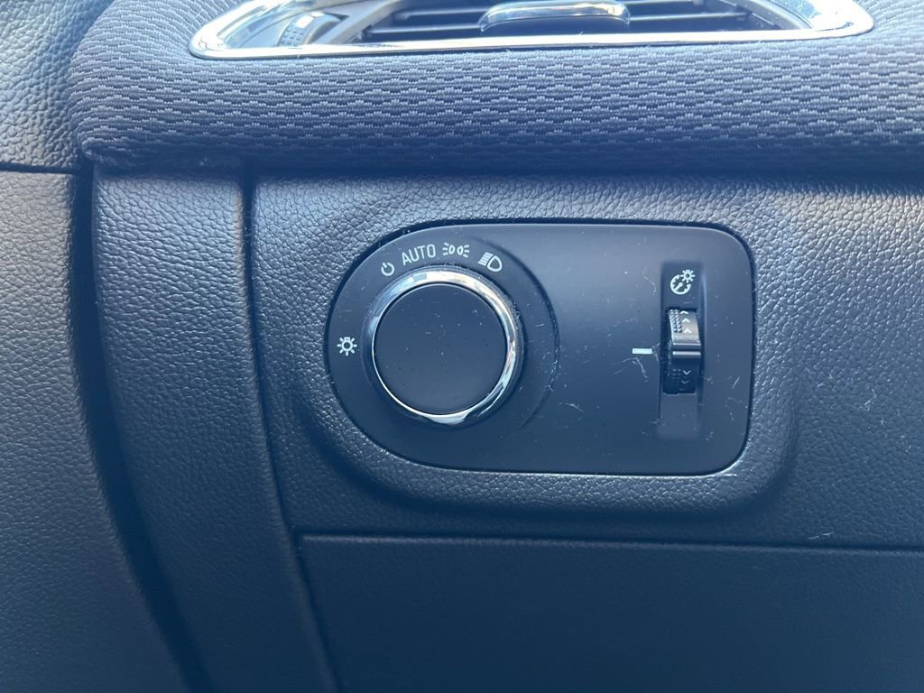 Used 2017 Chevrolet Cruze LT w/ Convenience Package image 16