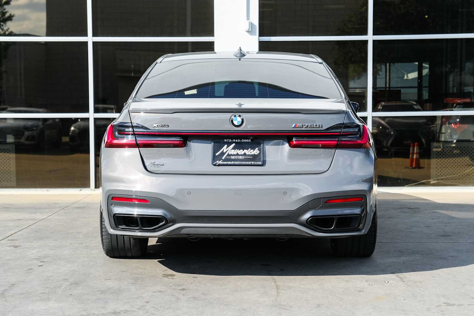 Used 2022 BMW M760i xDrive w/ Luxury Rear Seating Package AWD/4WD image 11