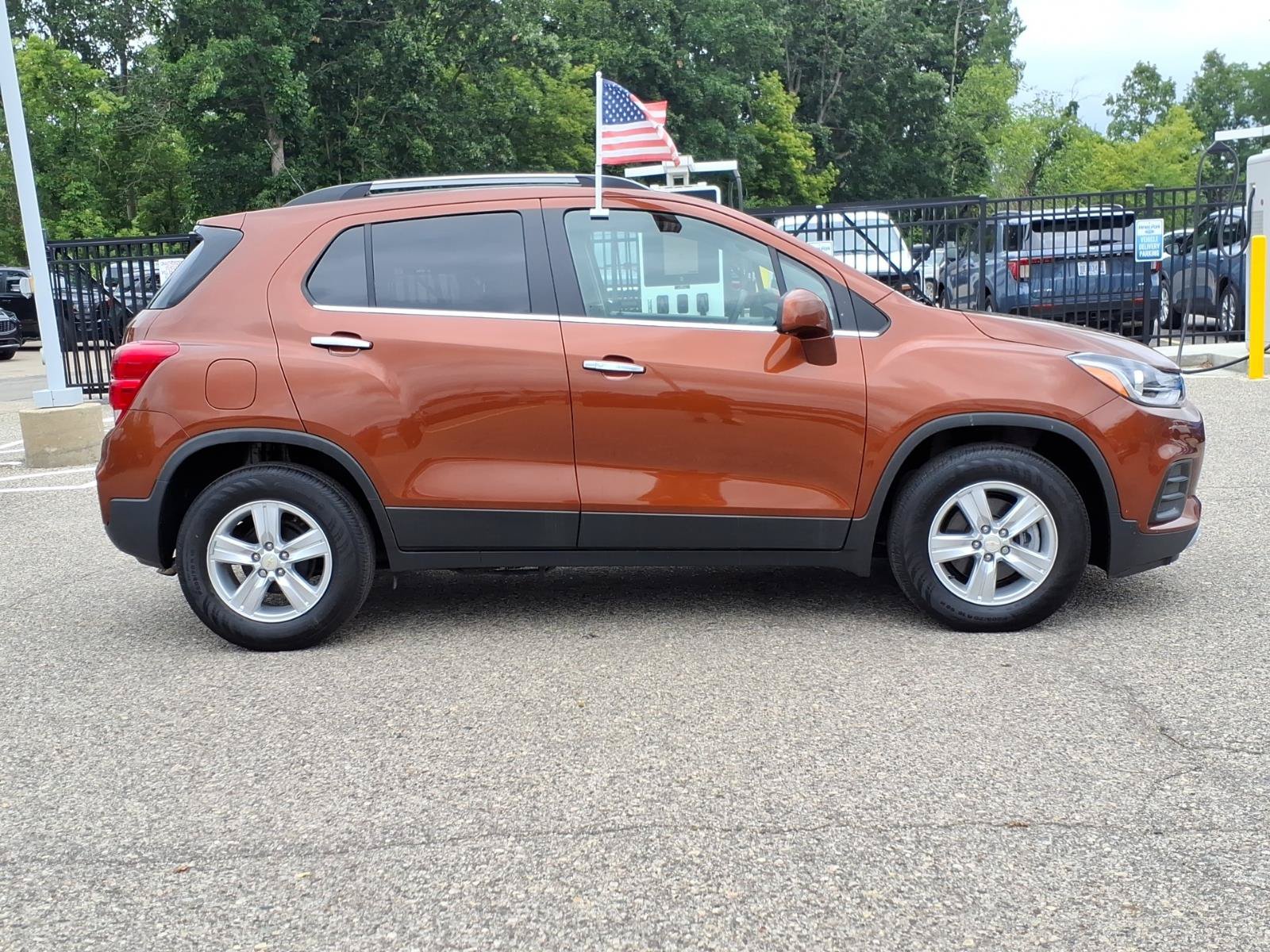 Used 2019 Chevrolet Trax LT w/ LT Convenience Package FWD image 9