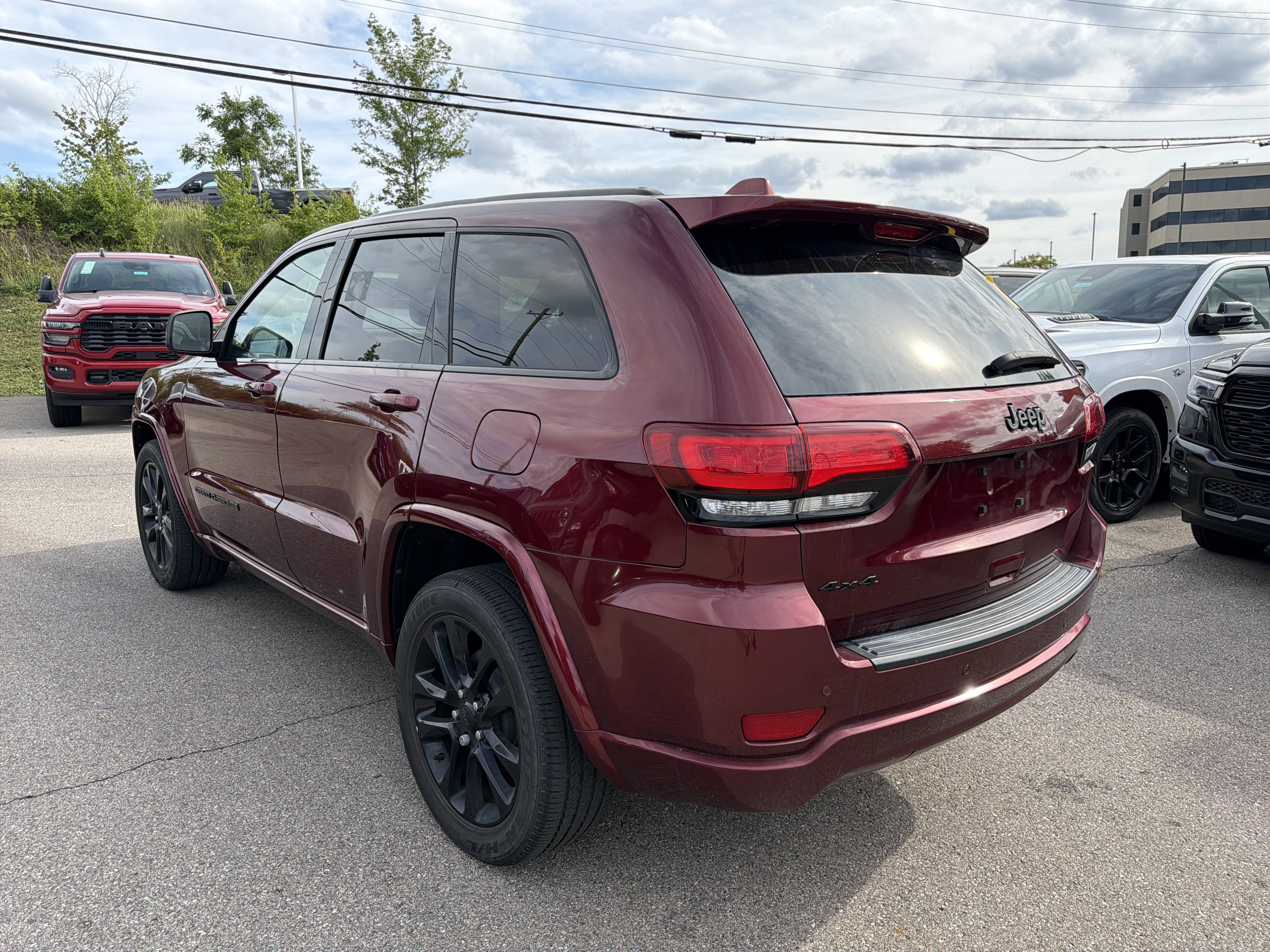 Certified 2020 Jeep Grand Cherokee Altitude AWD/4WD image 4
