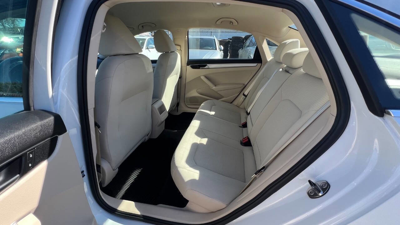 Used 2017 Volkswagen Passat 1.8T S image 18