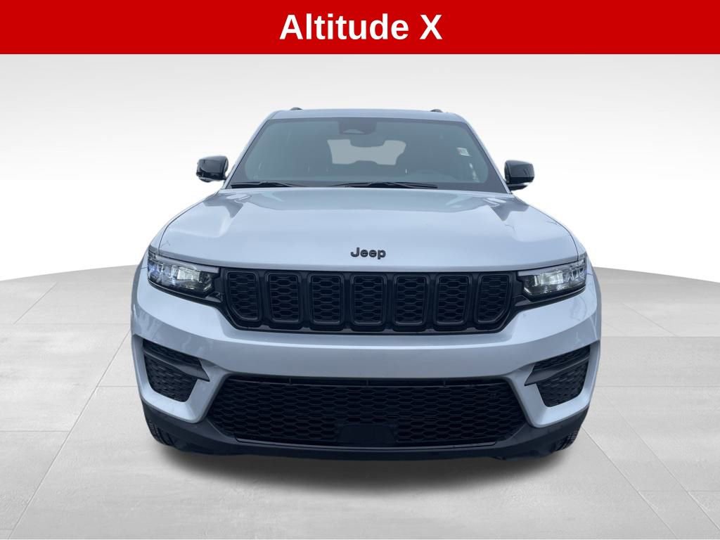 Used 2024 Jeep Grand Cherokee Altitude image 9