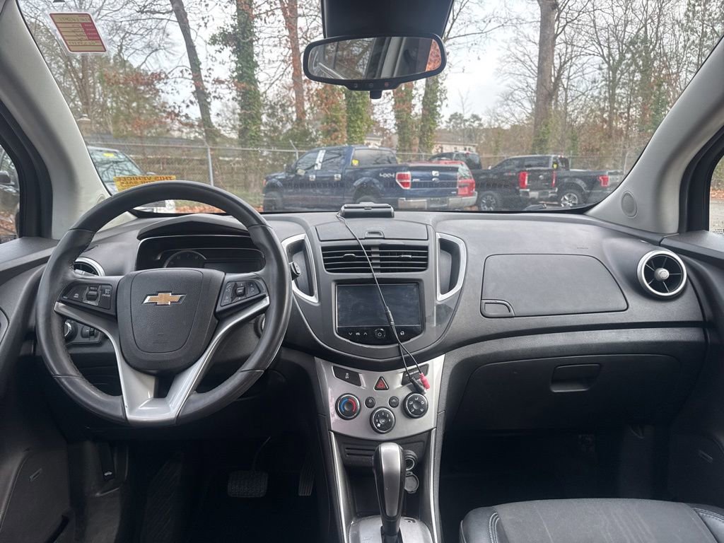 Used 2016 Chevrolet Trax LT w/ LT Sun and Sound Package image 10