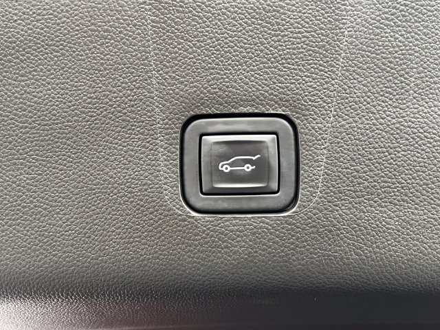 Used 2023 Chevrolet Traverse RS AWD/4WD image 42