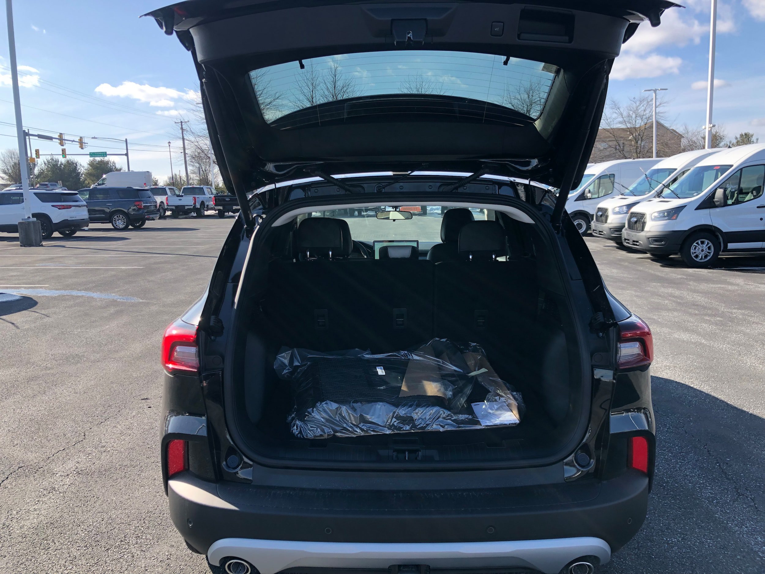 New 2025 Ford Escape SE w/ Class II Trailer Tow Package FWD image 9