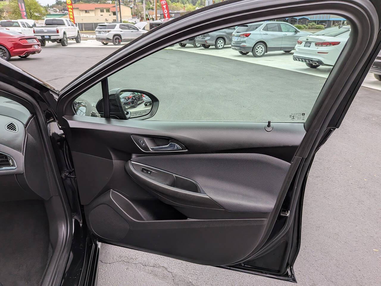 Used 2019 Chevrolet Cruze LT w/ RS Package FWD image 26