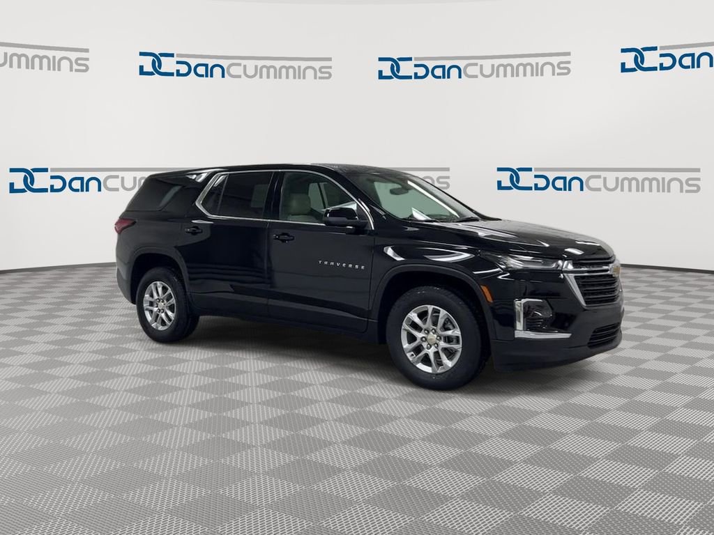 Used 2023 Chevrolet Traverse LS FWD image 2