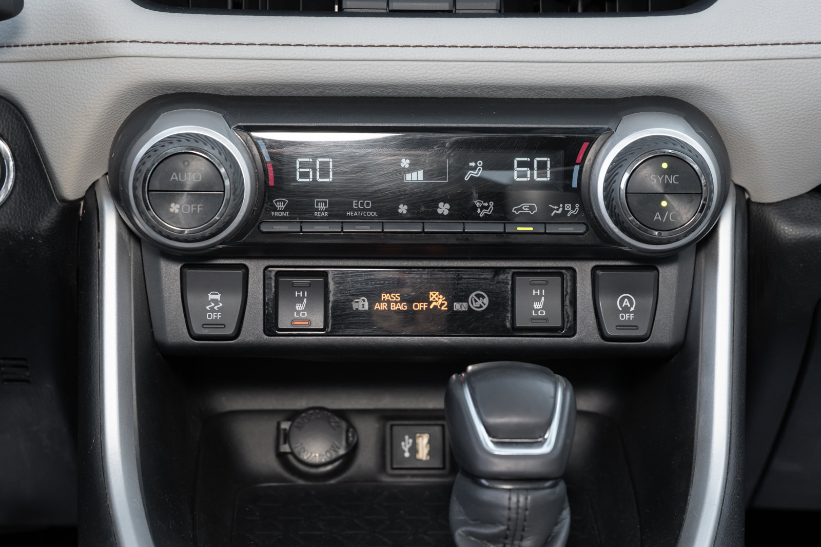 Used 2023 Toyota RAV4 XLE Premium image 32