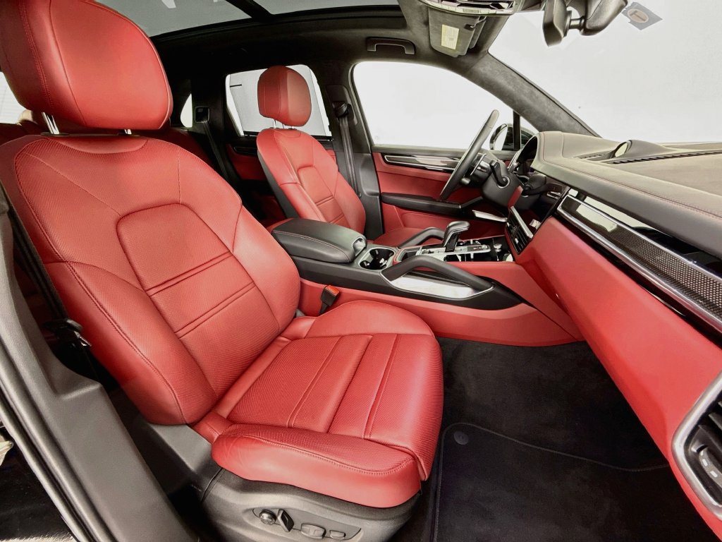 Certified 2023 Porsche Cayenne Turbo AWD/4WD image 30
