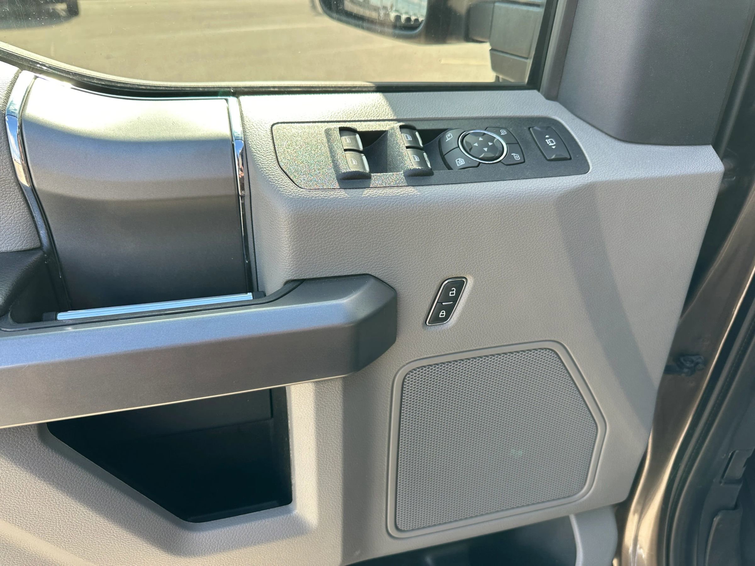 Used 2022 Ford F450 XLT w/ XLT Premium Package image 16