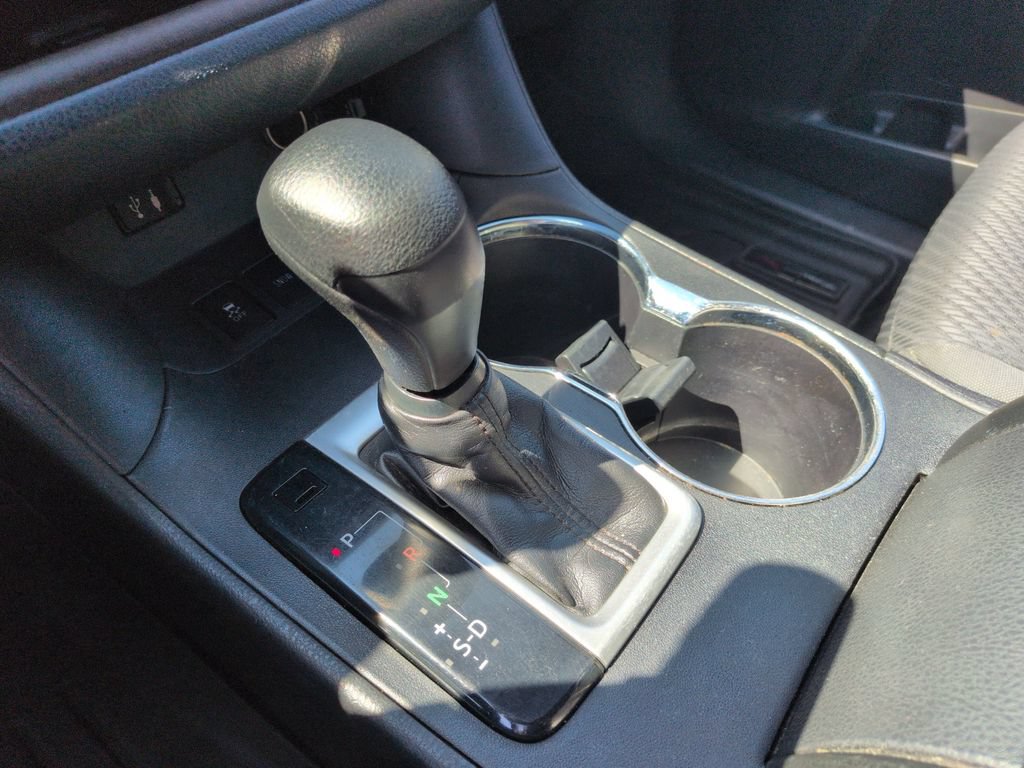 Used 2014 Toyota Highlander LE FWD image 25