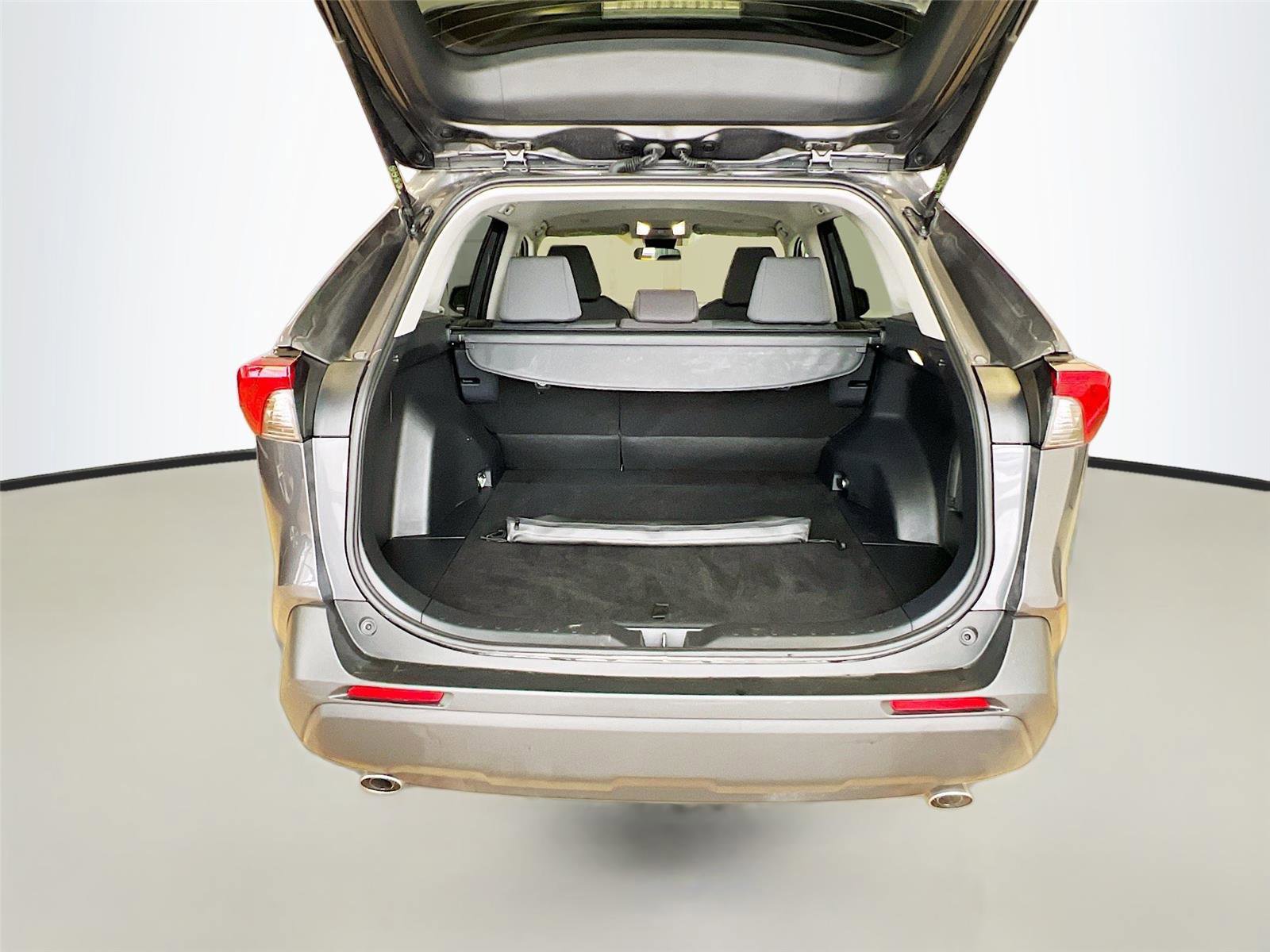 Used 2025 Toyota RAV4 XLE image 26