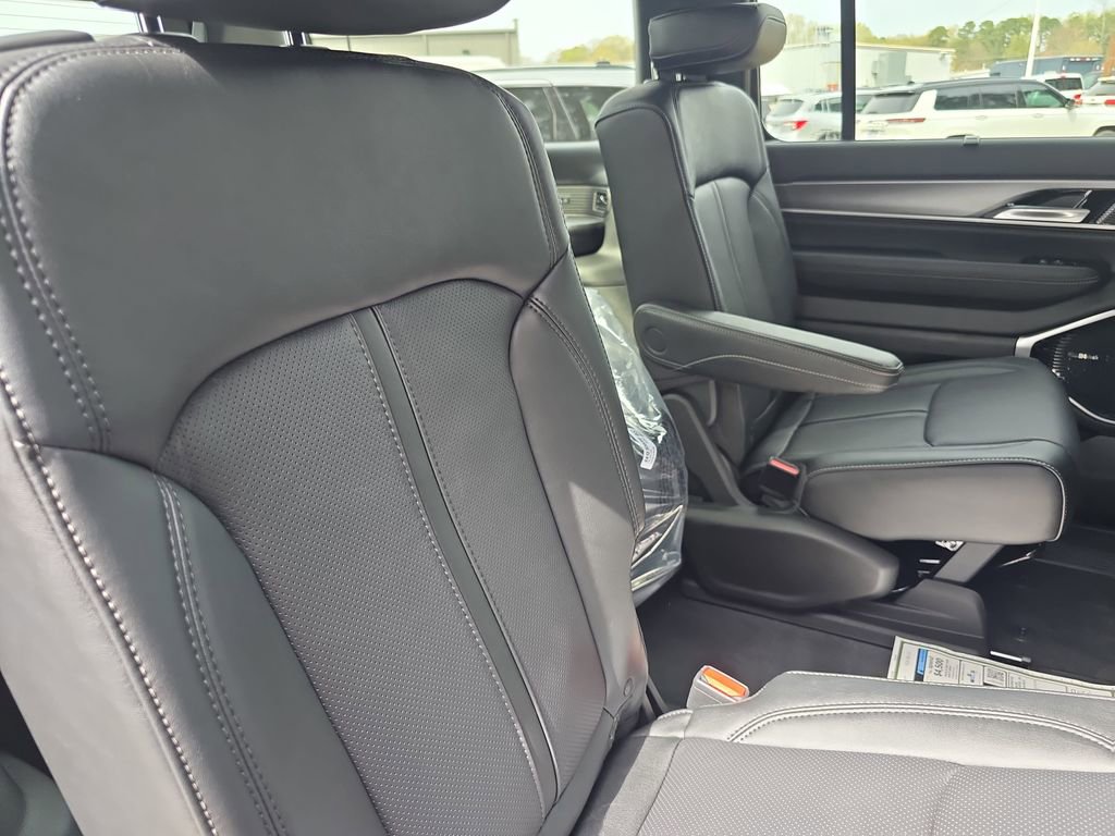 New 2026 Jeep Grand Wagoneer Limited image 11