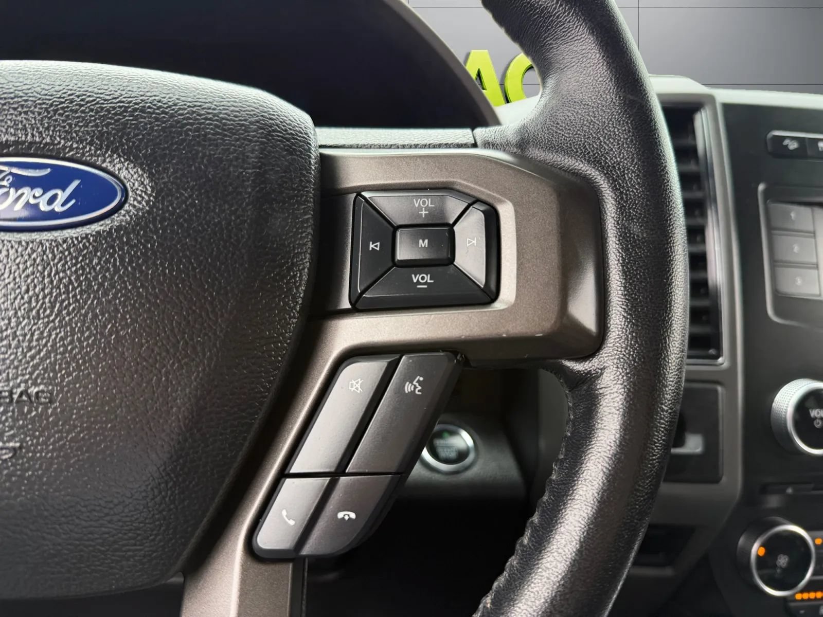 Used 2018 Ford Expedition XLT AWD/4WD image 27