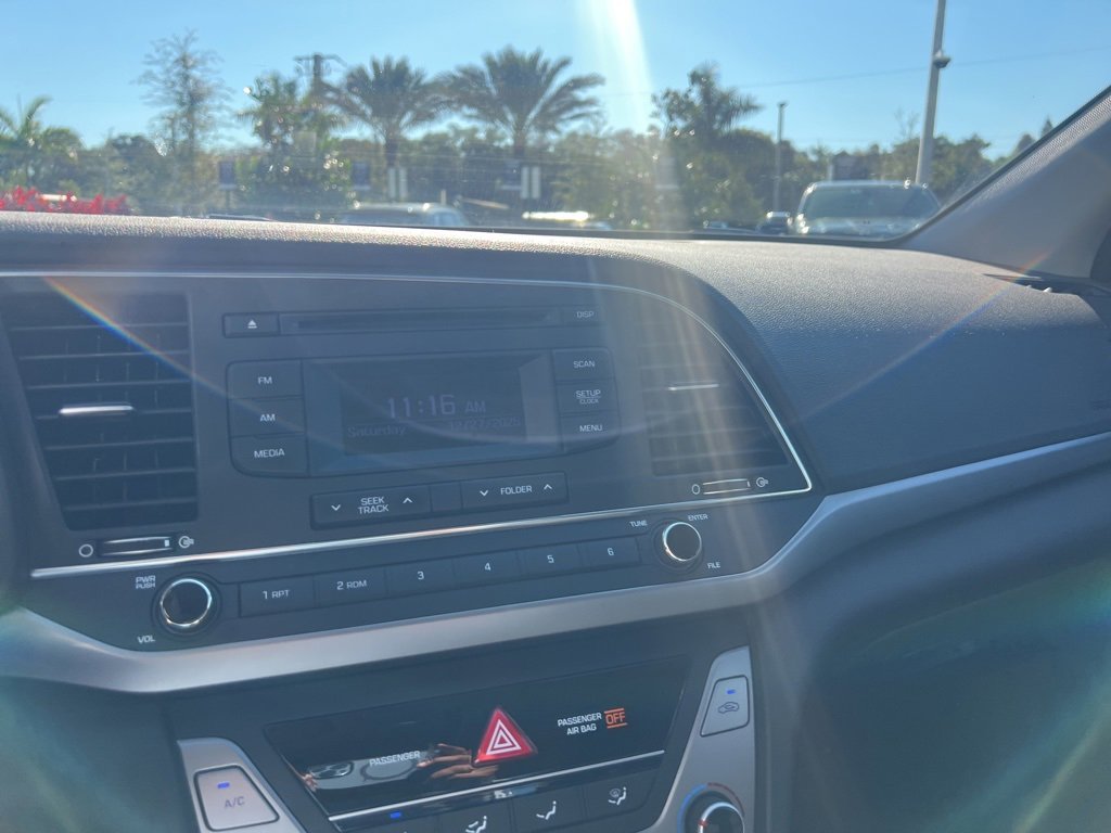 Used 2018 Hyundai Elantra SE image 30