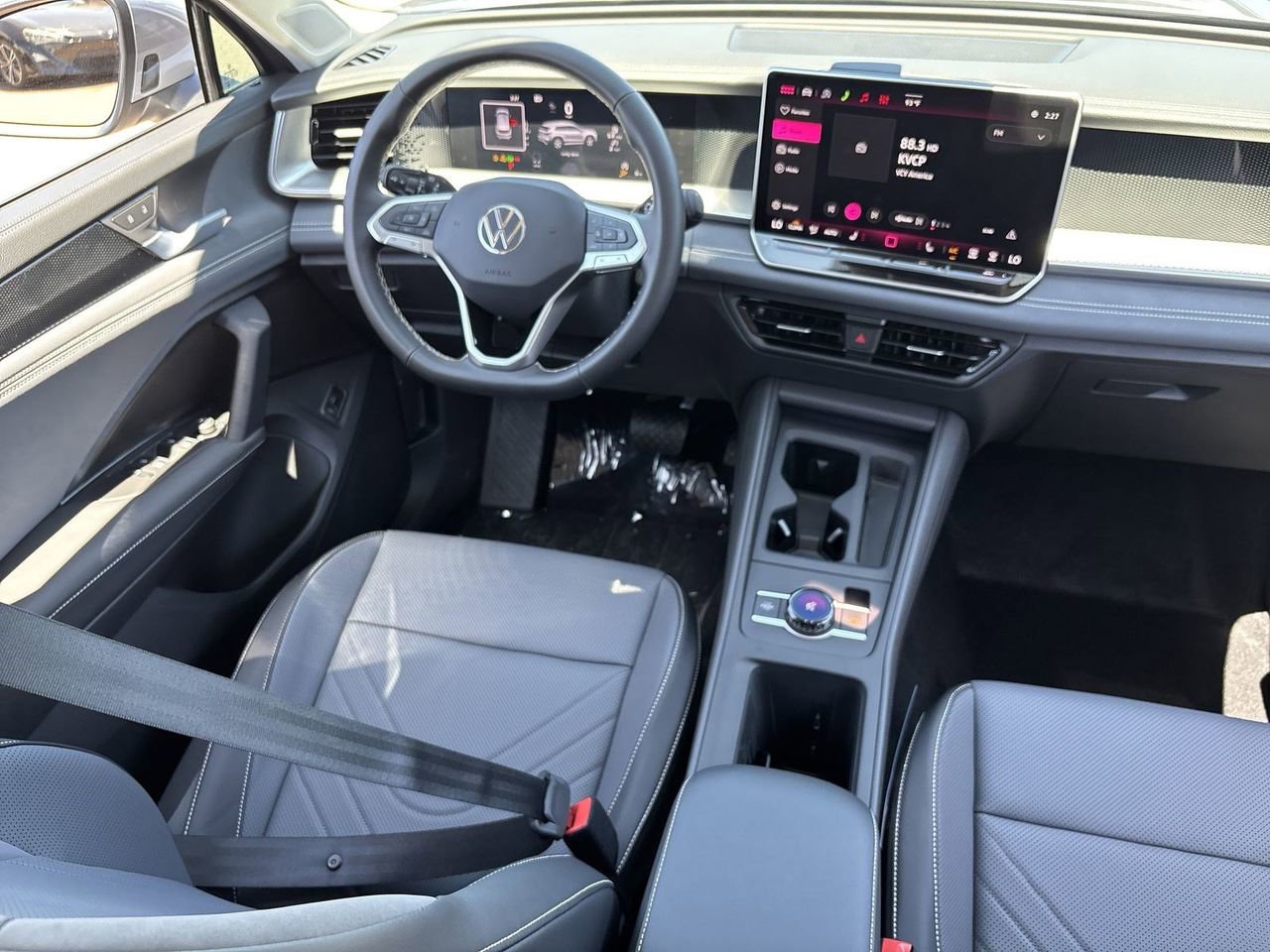New 2026 Volkswagen Tiguan SE FWD image 10