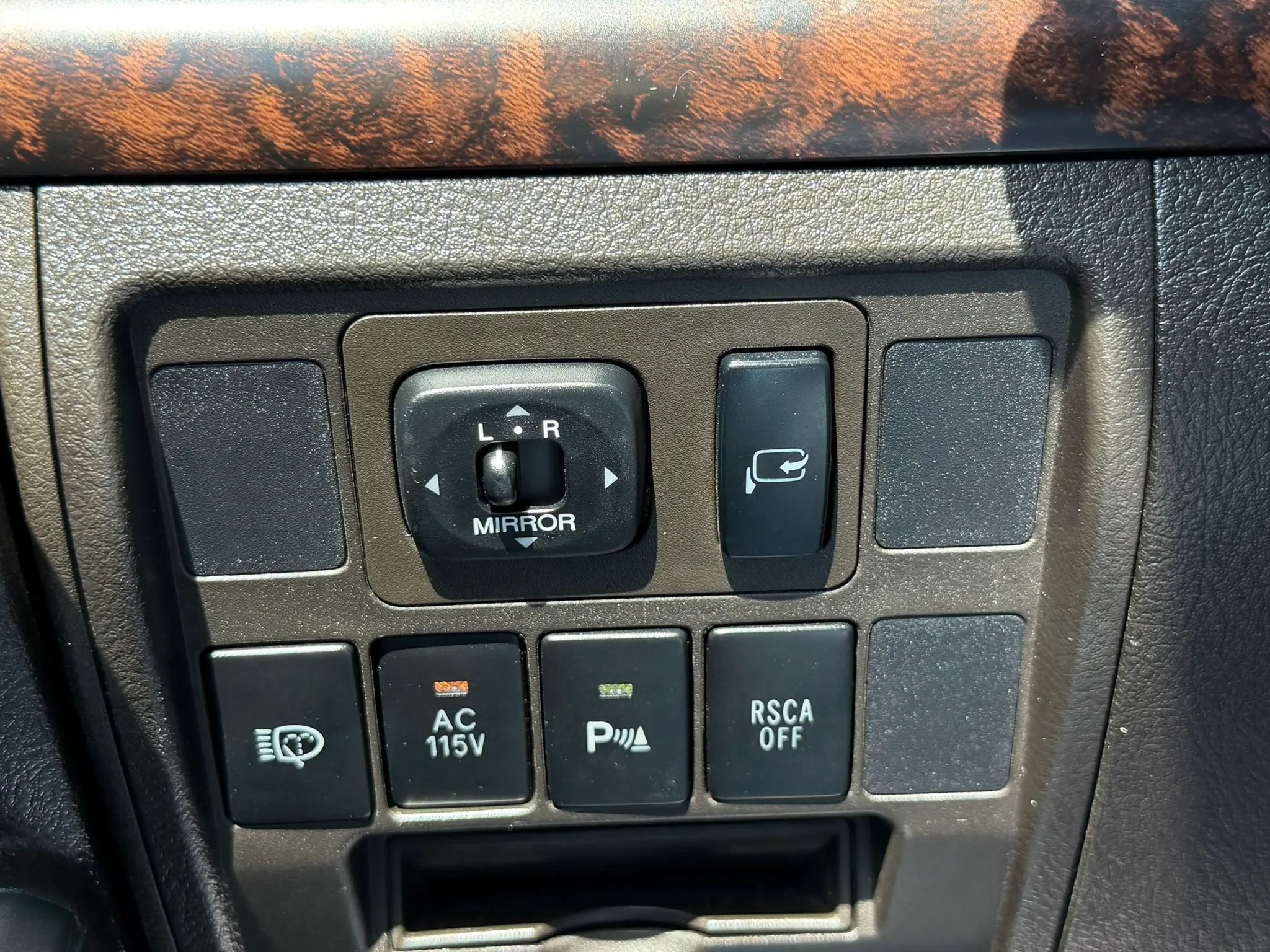 Used 2008 Toyota Land Cruiser AWD/4WD image 31