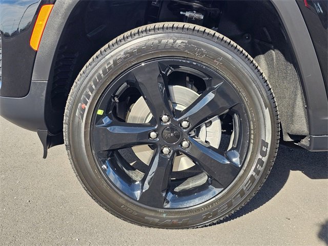 New 2025 Jeep Grand Cherokee Altitude image 8