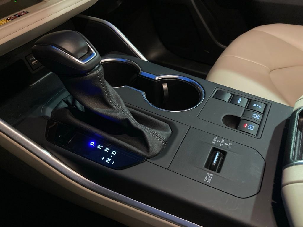 Certified 2025 Toyota Highlander XLE image 28