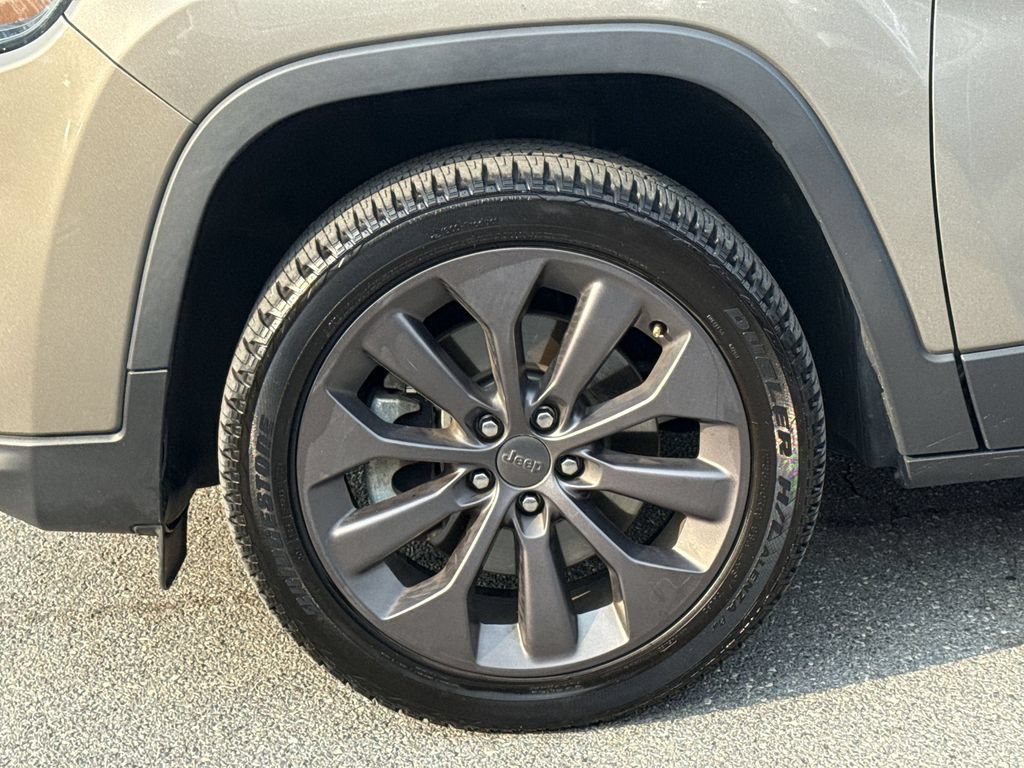 Used 2021 Jeep Cherokee Latitude Lux 80th Anniv w/ Quick Order Package 26U 80TH FWD image 19