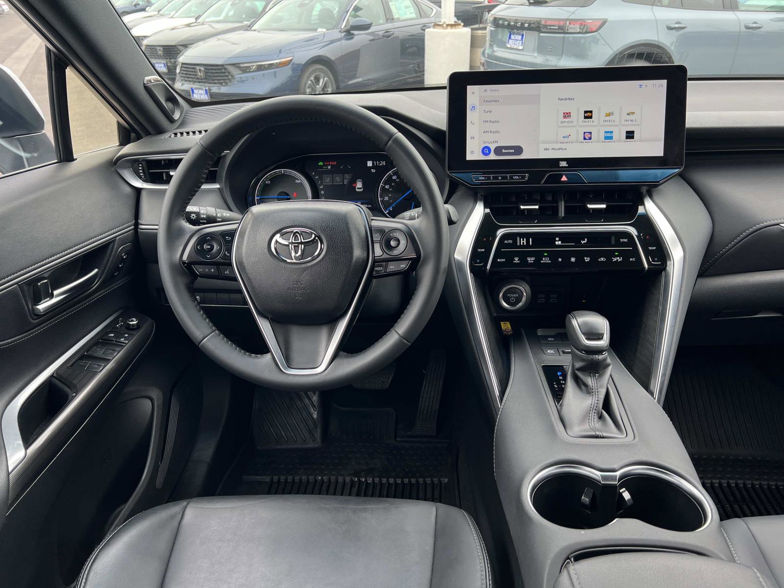 Used 2024 Toyota Venza XLE image 7