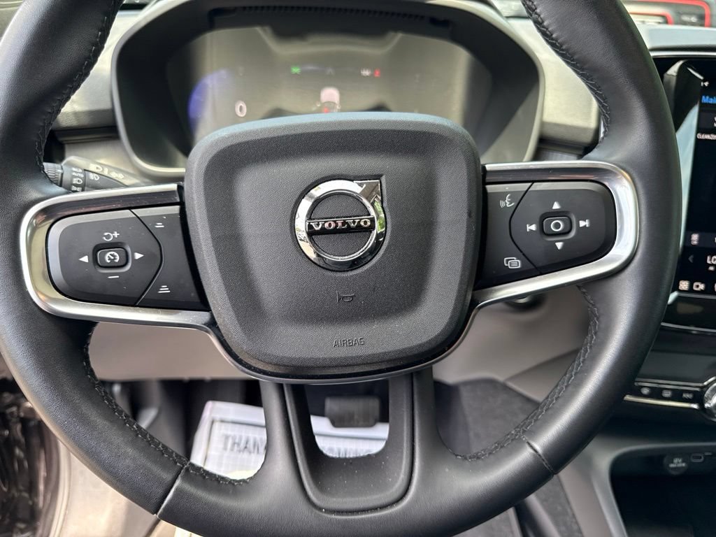 Used 2025 Volvo XC40 B5 Plus w/ Protection Package Premier AWD/4WD image 26
