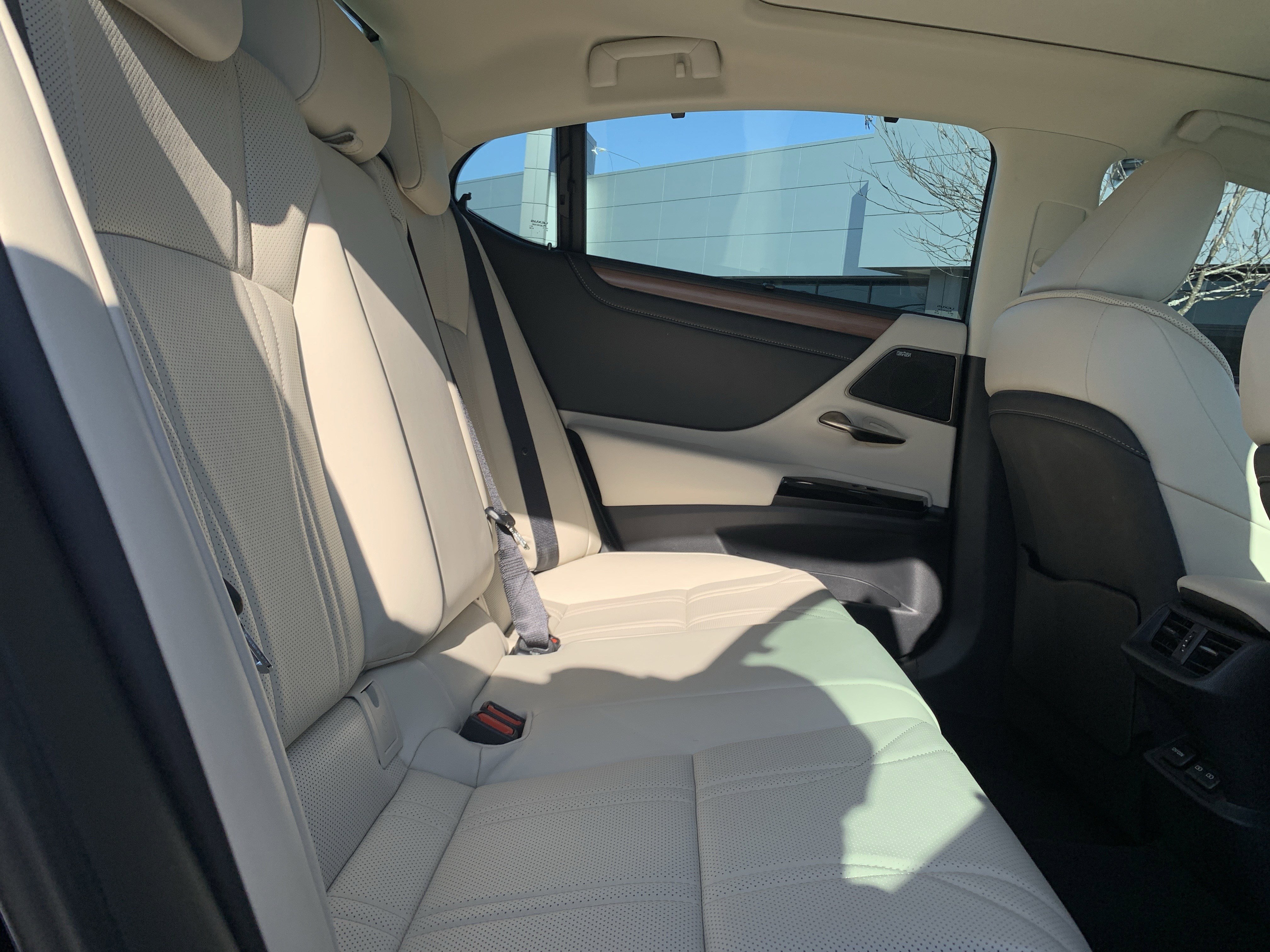 Used 2025 Lexus ES 350 Ultra Luxury image 33