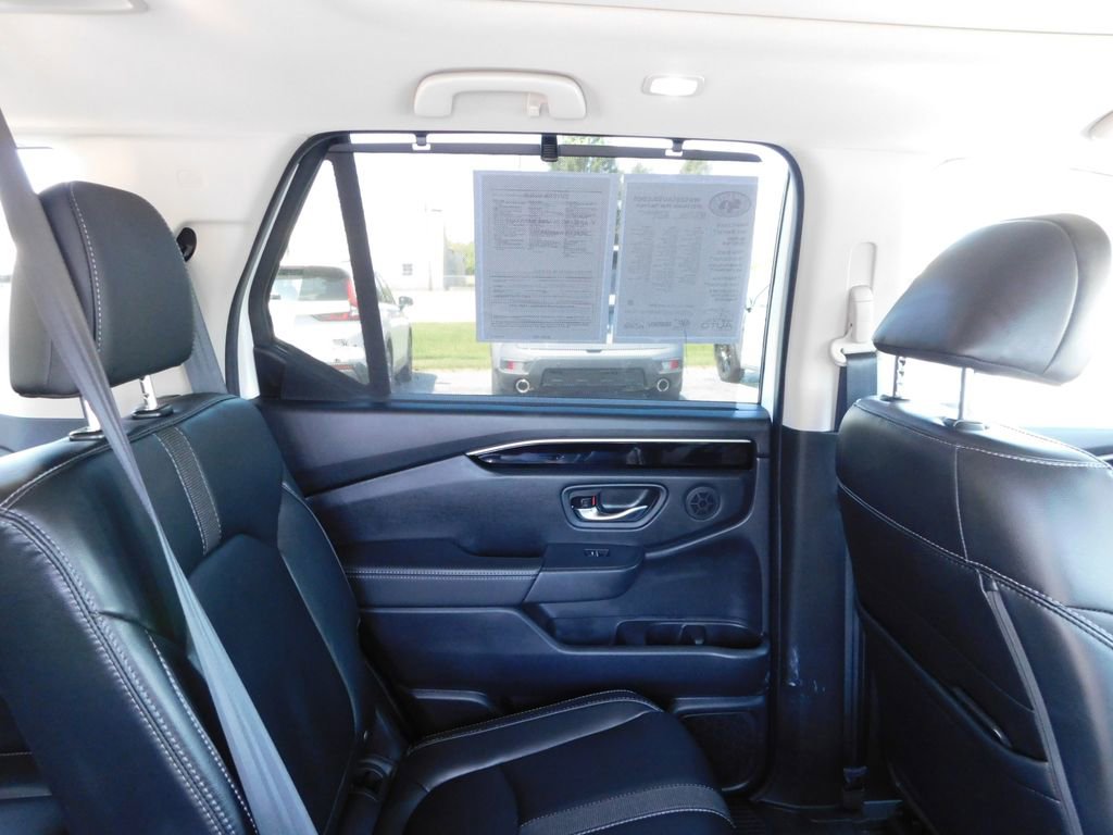 Used 2025 Honda Pilot Touring image 25