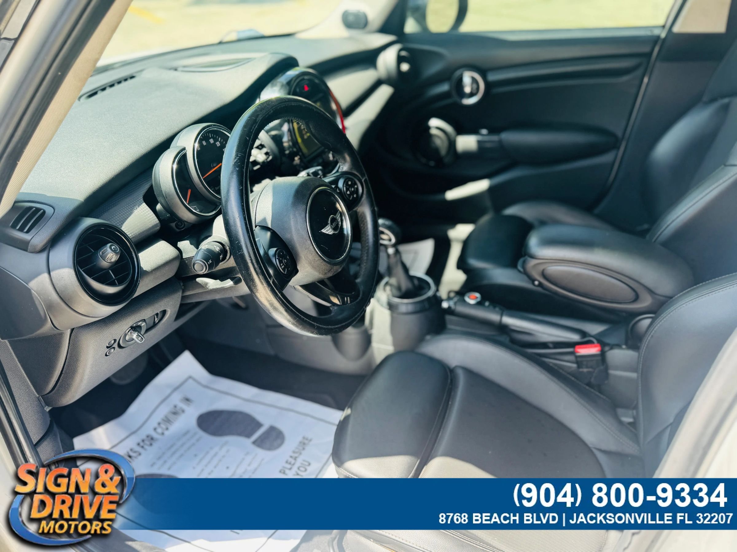 Used 2016 MINI Cooper 4-Door Hardtop FWD image 5