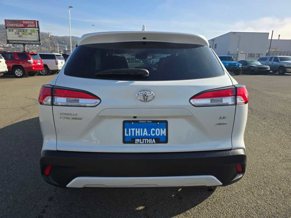 Used 2024 Toyota Corolla Cross LE image 4