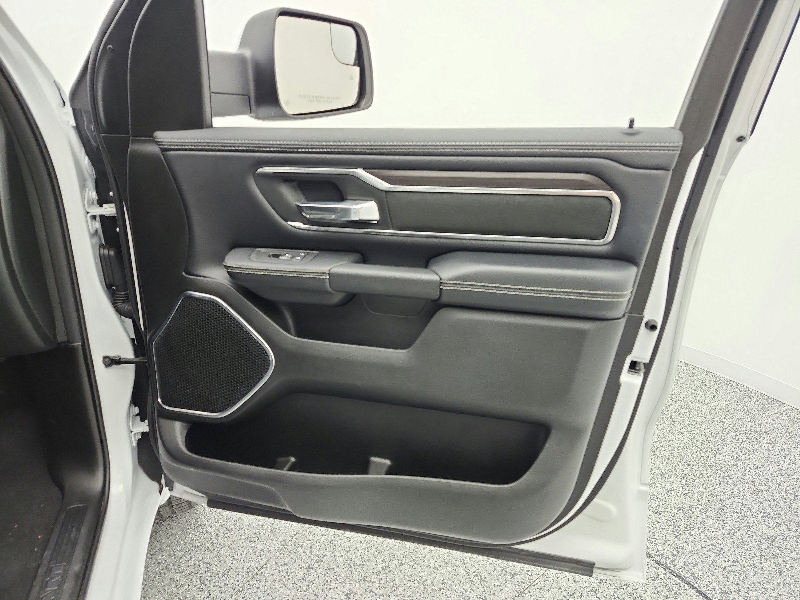Used 2026 RAM 1500 Laramie AWD/4WD image 19