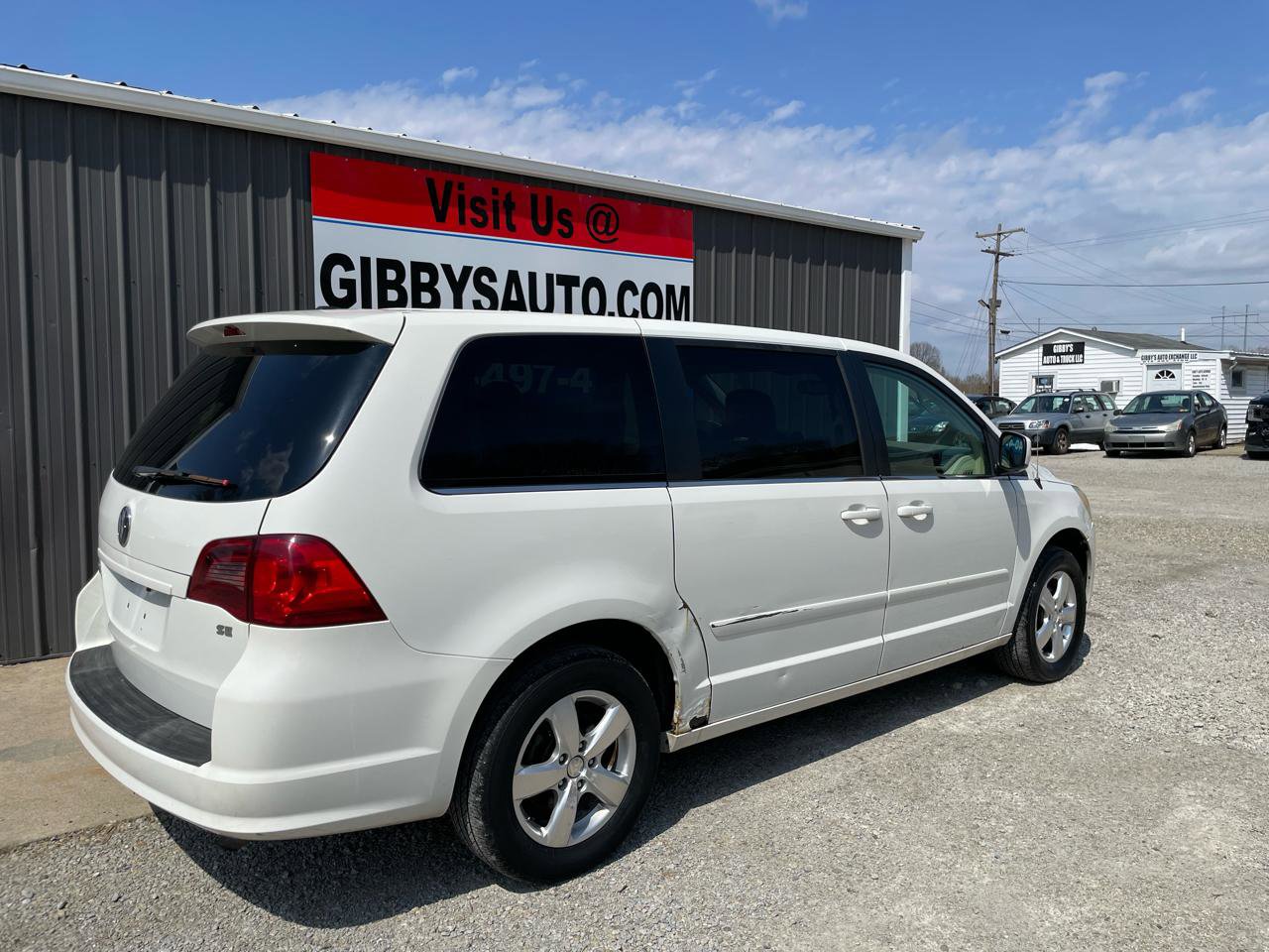 Used 2010 Volkswagen Routan SE image 4