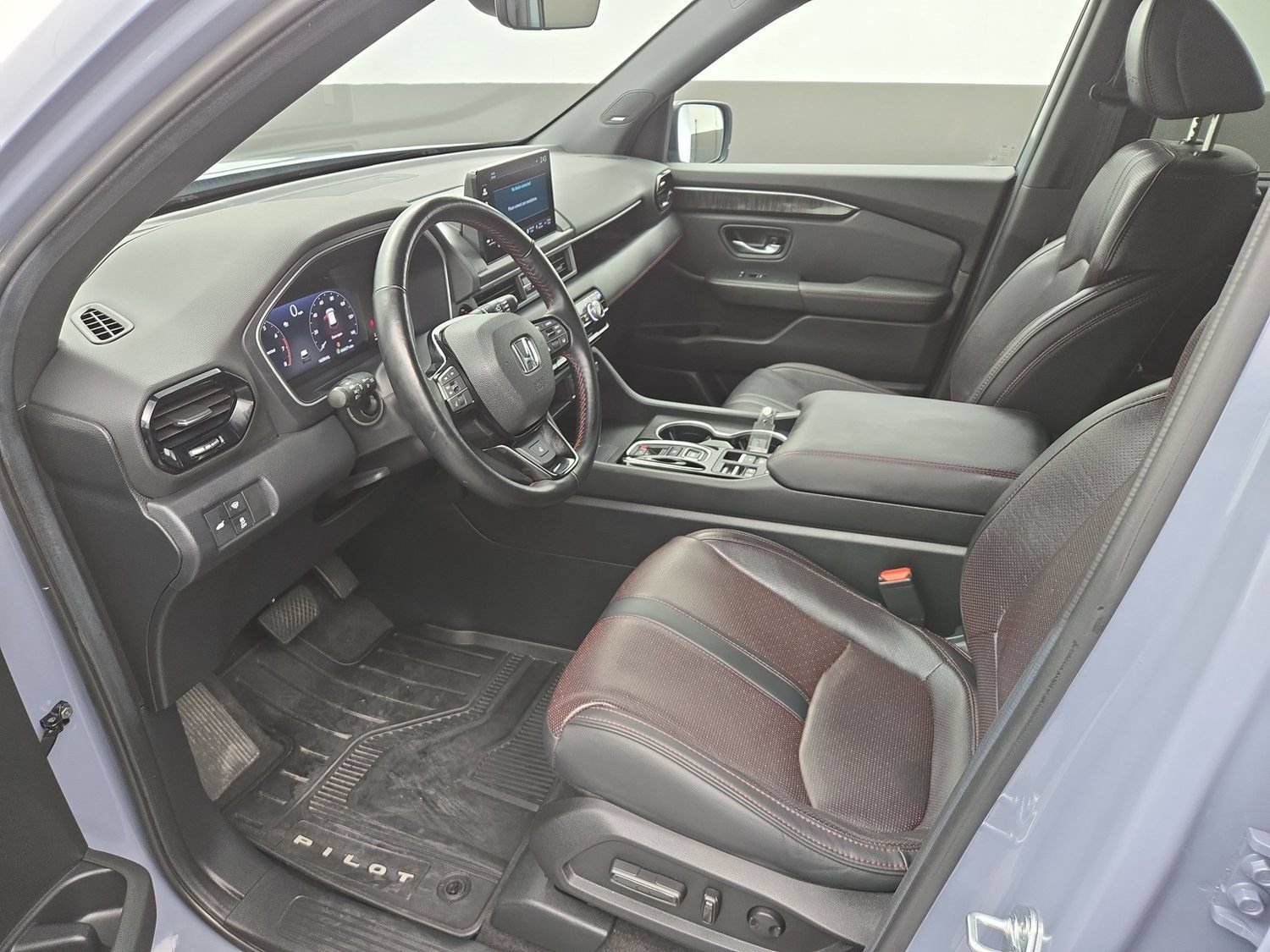Used 2025 Honda Pilot Black Edition image 16